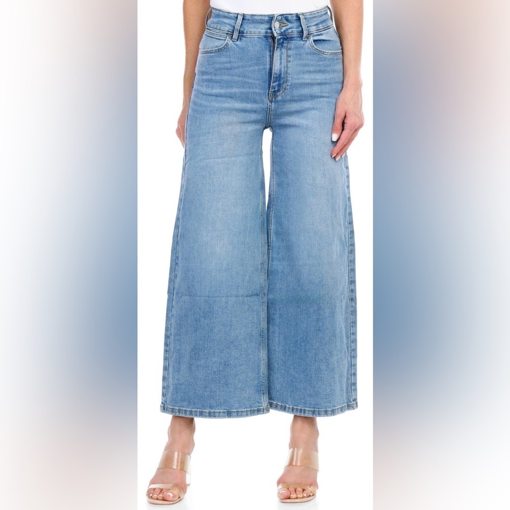 Wrangler Women's Cropped Wide-Leg Light Wash Jeans |Size 31x28| - Picture 1 of 6